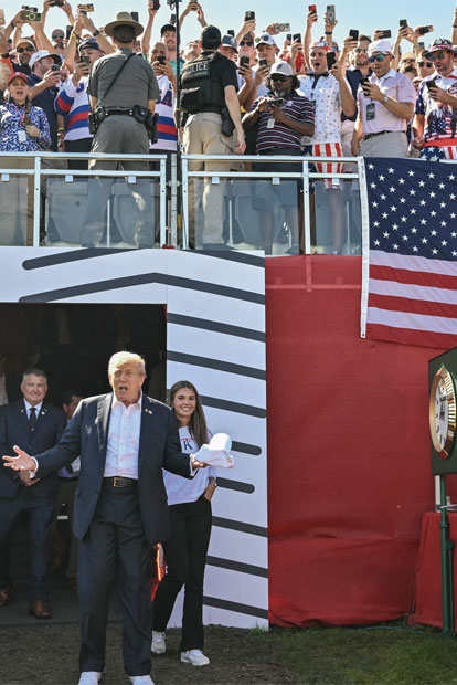 Ryder Cup 2025 - Team USA: Große Erleichterung: endlich wieder Zeit zum Drehen neuer YouTube-Videos! (r.)