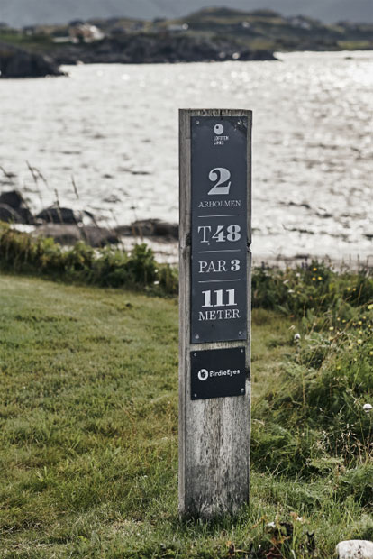 Mähen mit Wikingern: Trockenübung: Sprayer sein will gelernt sein (l.) Vollpfosten: Schnapszahl inbegriffen (r.)
