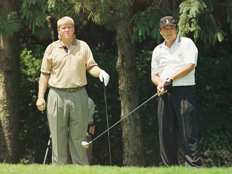 Golfpunks dieser Welt: Pr&uuml;gelknaben unter sich: Dem Friseur fiel vor Angst die Schere aus der Hand