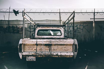 Der Straßengolfer von Los Angeles: Derzeit bei eBay: 'Sessel, leicht gebraucht, Topzustand, Preis VB'