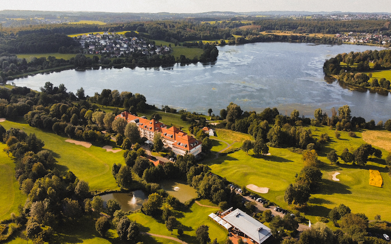 Lindner Hotel Wiesensee - Das Golfparadies im Westerwald Das traumhaft gelegene Lindner Hotel Wiesensee.