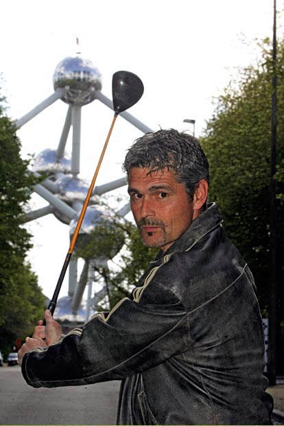 Brüssel: Typisch Mann: maßlose Selbstüberschätzung (l.) Idyllisch: Mike Krüger ist zum Baumarkt gefahren (r.)