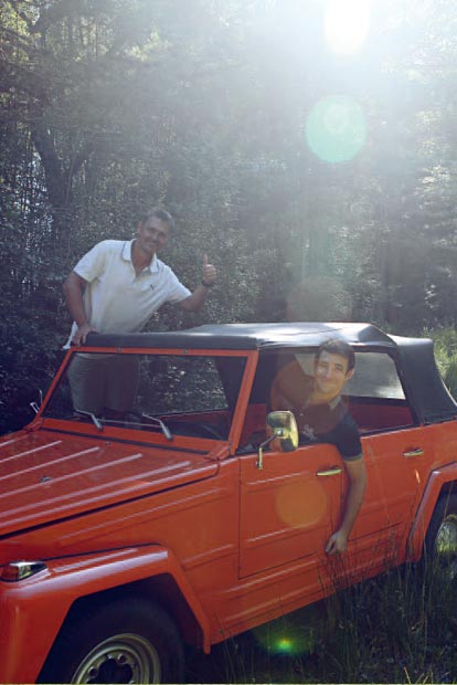 Frankreich: Paris f&uuml;r Fortgeschrittene: Parkplatzsuche au&szlig;erhalb der Stadt (l.) 'Caddyshack' auf Franz&ouml;sisch