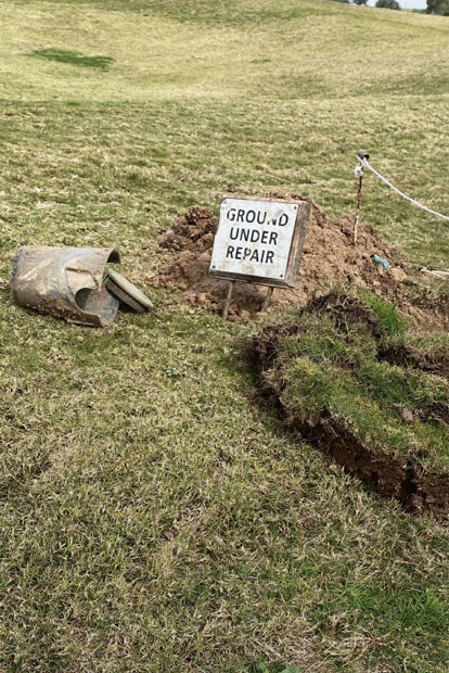 Zypern: Hoher Besuch: Han Solo hat's ebenfalls gefallen (l.). Schild und Eimer: besser als Hammer und Sichel (r.)